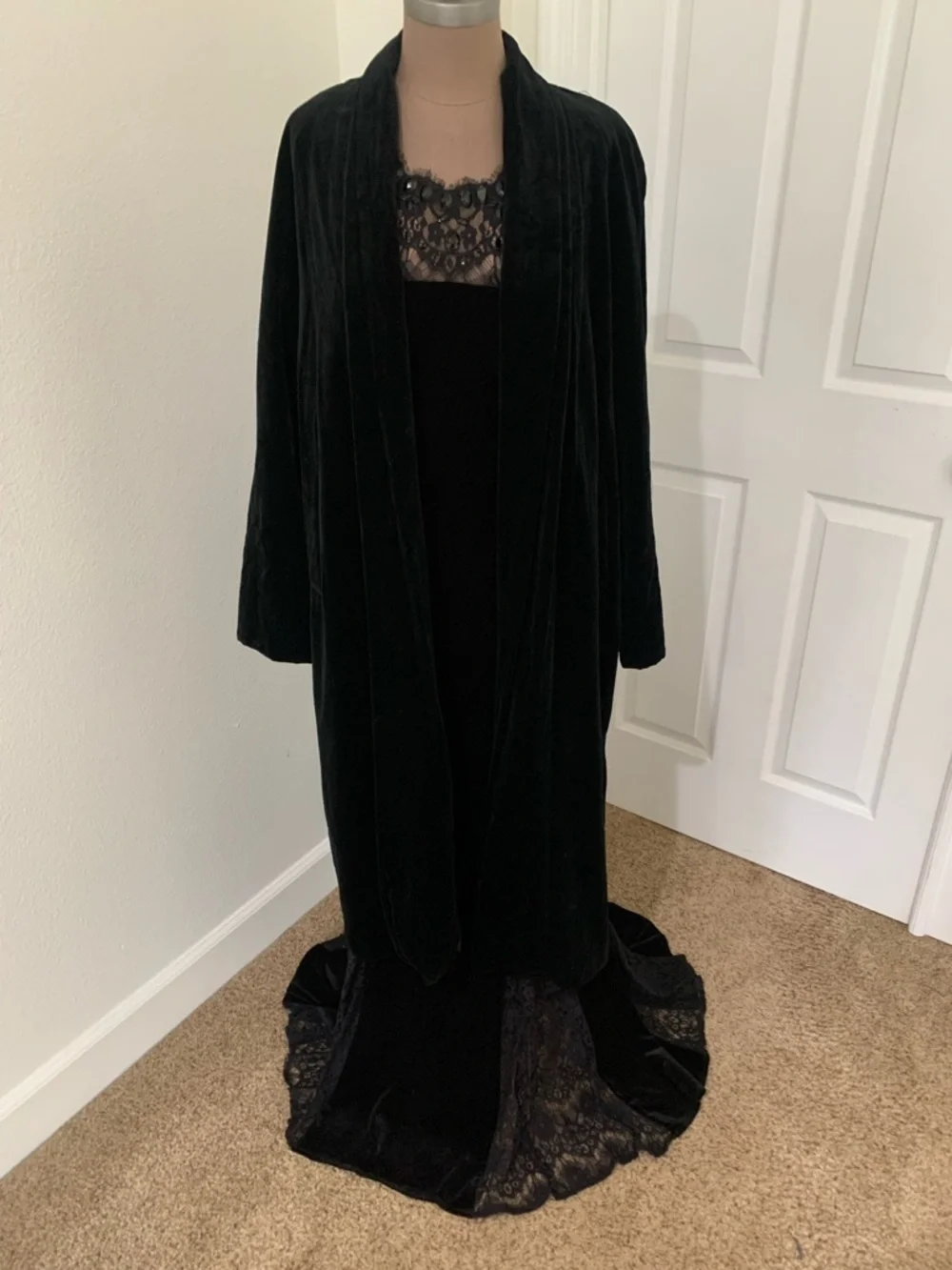JS Collections Black Velvet - Opera Coat - Picture 1 of 2